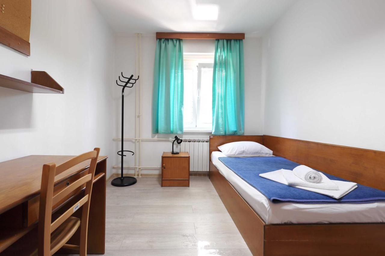 Rooms Studentsko Naselje Ivan Goran Kovacic Rijeka Bagian luar foto