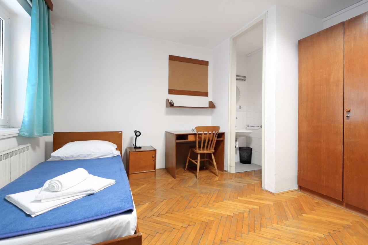 Rooms Studentsko Naselje Ivan Goran Kovacic Rijeka Bagian luar foto